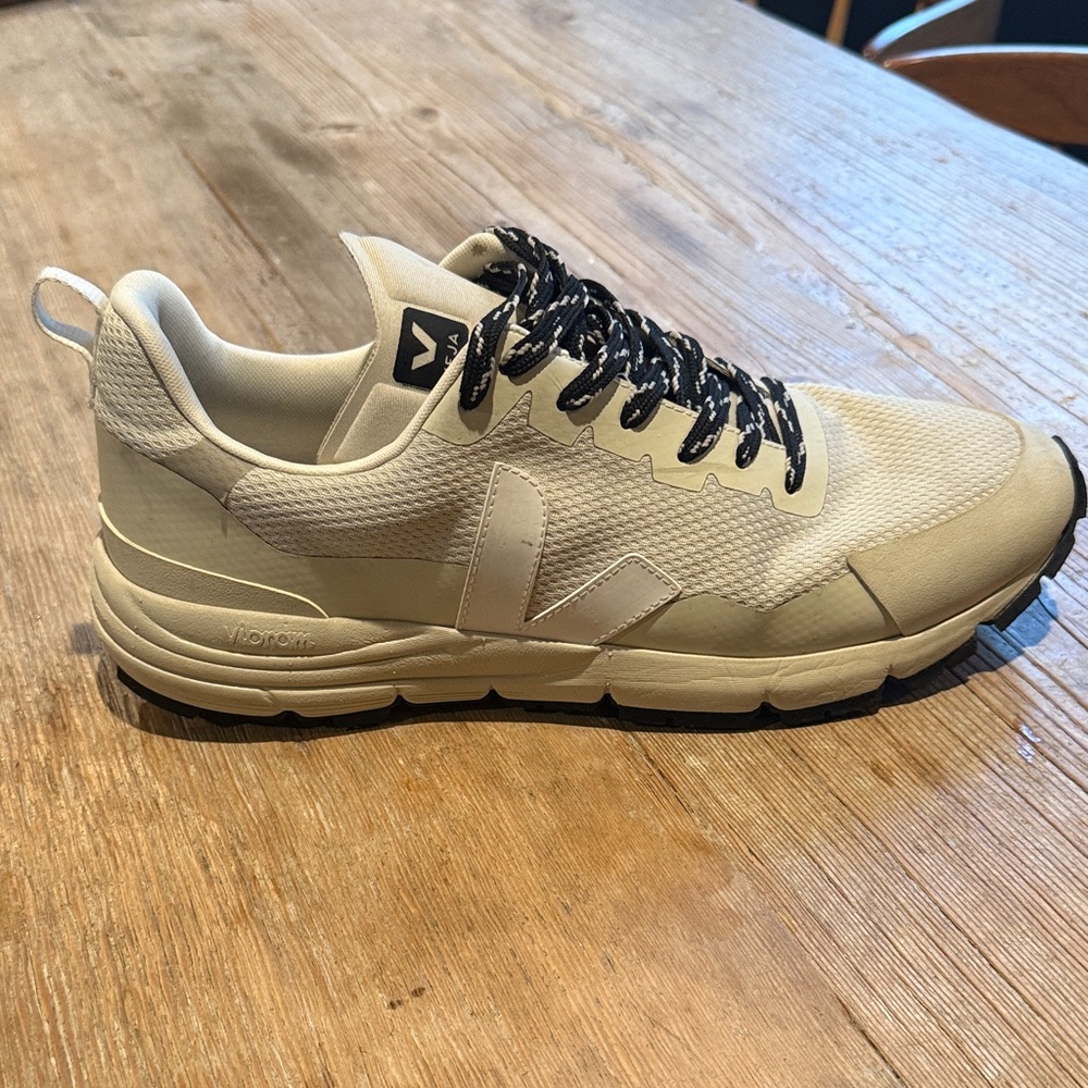 Veja Men's Beige and Black Sneakers